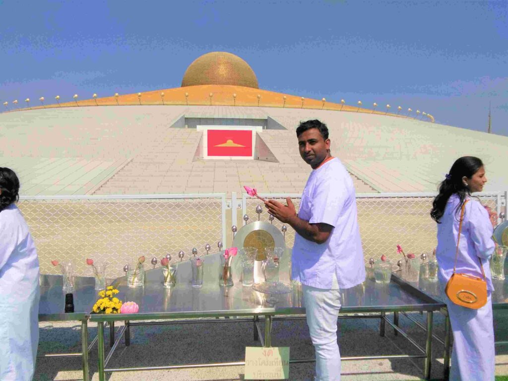 Dhammakaya temple 