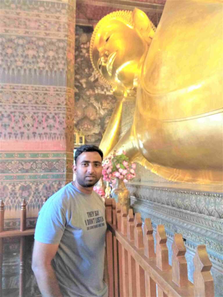 reclining buddha wat pho bangkok thailand